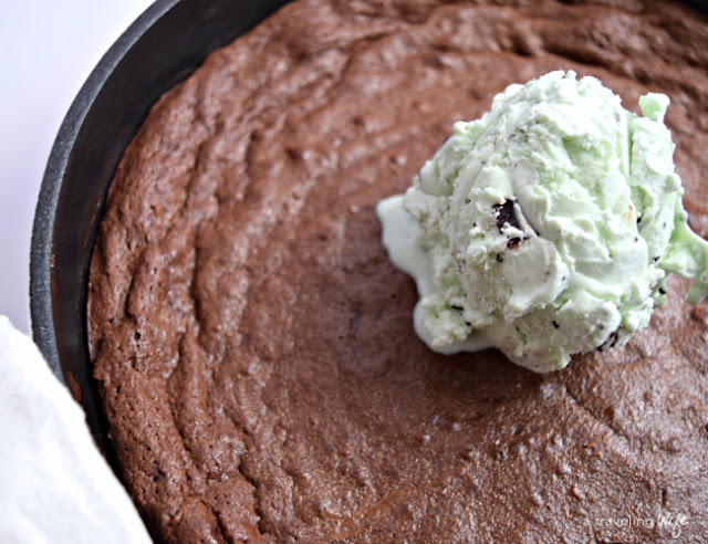 Flourless Chocolate Skillet Cake [Reduced Fat and Sugar] | a-traveling-wife | www.atravelingwife.com