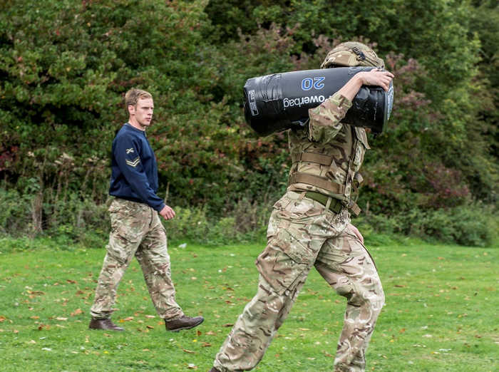 Армія Великої Британії запровадить єдині нормативи з фізпідготовки для чоловіків та жінок