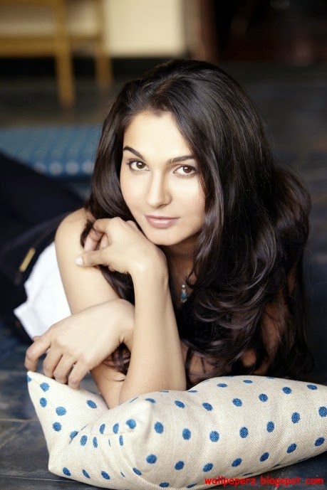 Coogled Actress Andrea Jeremiah Hd Picture Collections 