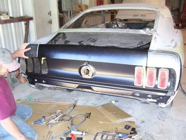 Hurda Mustang'in Muhteşem Değişimi Hurda Mustang'in Muhteşem Değişimi
