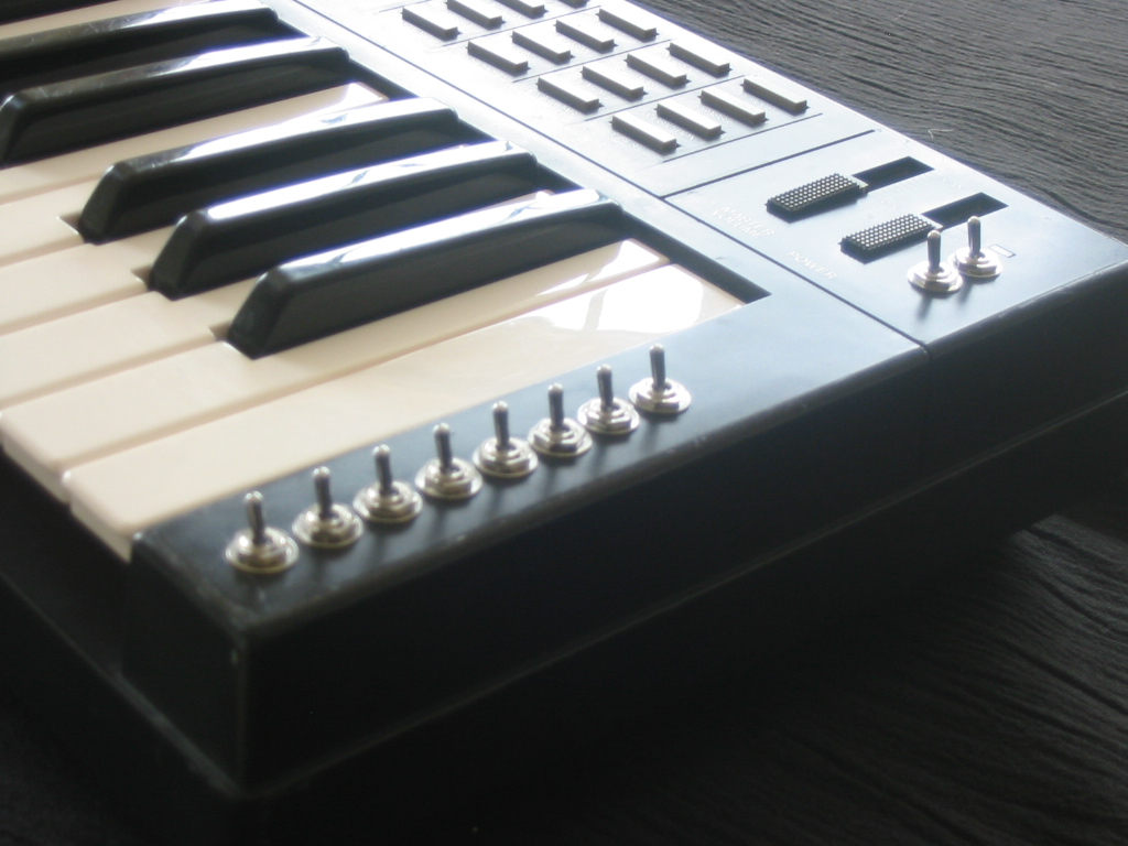 FrankenMusik: Circuit Bent Yamaha PSR-11