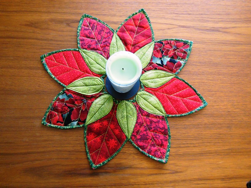 Mistress of Quilts Christmas FoldnStitch Wreath