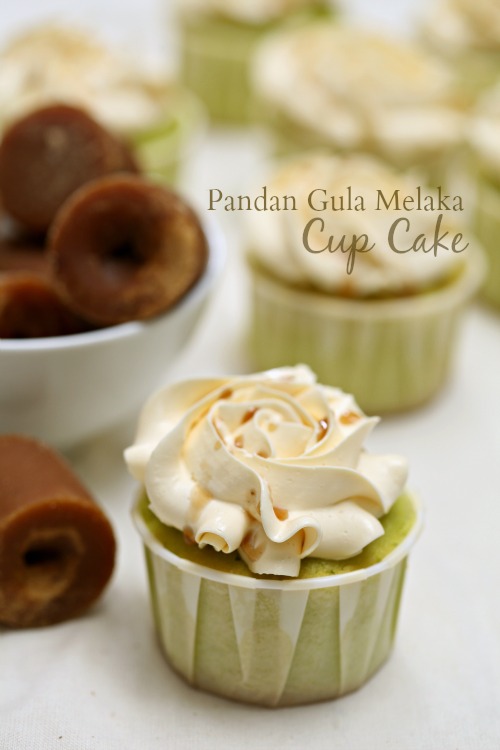 Pandan Gula Melaka Cup Cake dengan Italian Frosting yang 