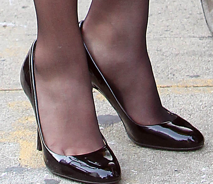 Celebrity Legs and Feet in Tights: AnnaSophia Robb`s Legs and Feet in ...