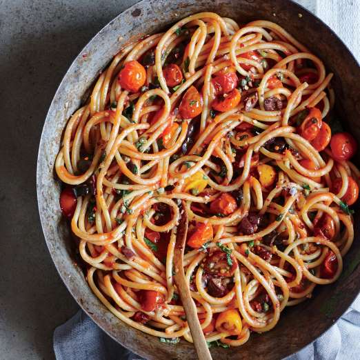 GOOD FOODIE Bucatini Puttanesca