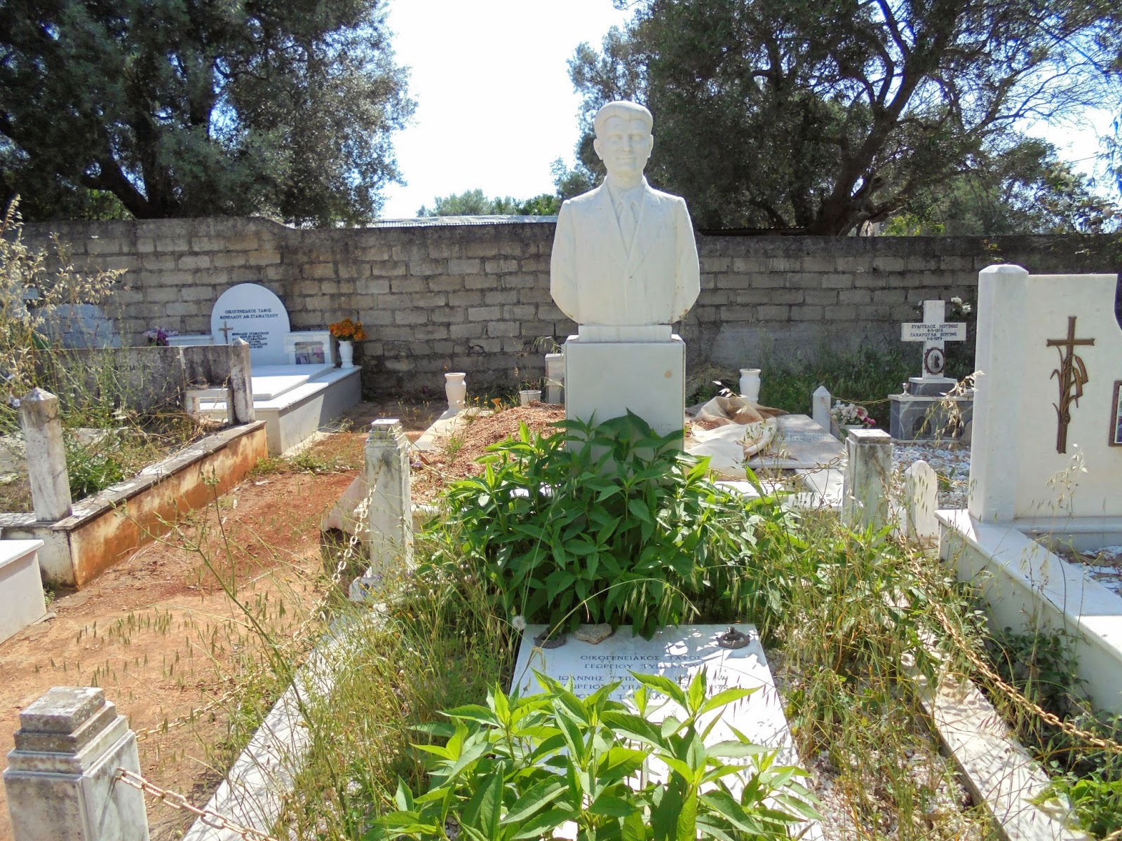 ο ταφικό μνημείο του Γεώργιου Τυπάλδου στους Τσουκαλάδες Λευκάδας