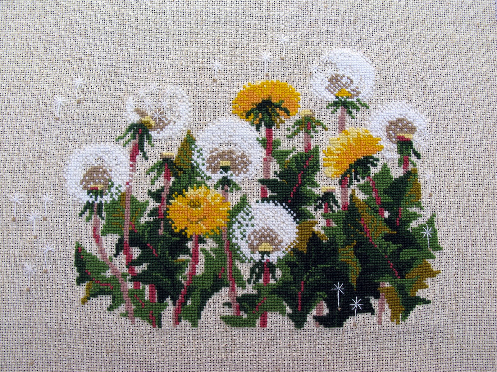 Схема вышивки одуванчики. Риолис одуванчики. Одуванчики Риолис вышивка. Золотое Руно одуванчики. Вышивка крестом одуванчики.