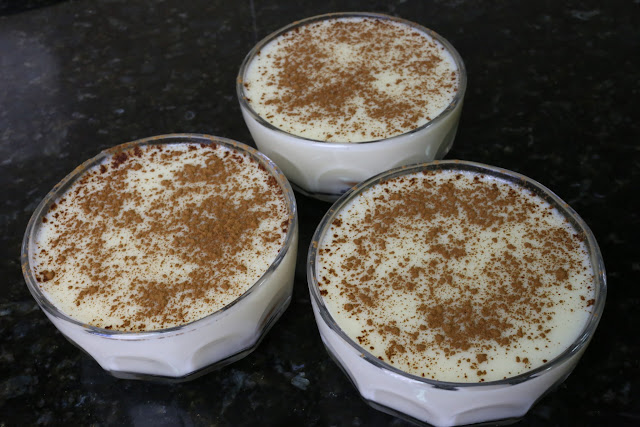 Natillas de huevo con galletas