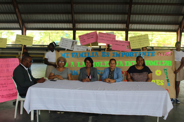 Unidad de género del distrito Educativo 0104 realiza acto "No violencia contra la mujer" en Cabral 