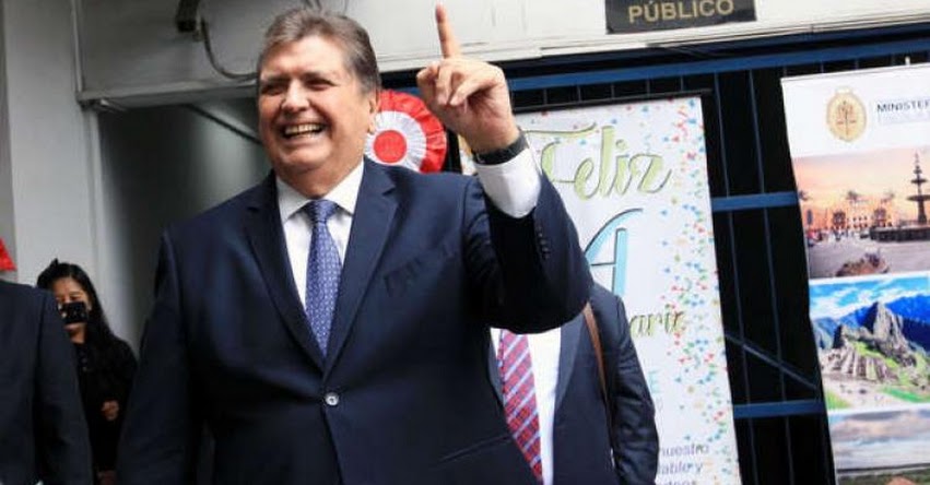 ALAN GARCÍA: Expresidente apareció para defender a fiscal que miente, Pedro Chávarry, también para acusar al Gobierno de «encarcelar» a Keiko Fujimori ALAN GARCÍA: Expresidente apareció para defender a fiscal que miente, Pedro Chávarry, también para acusar al Gobierno de «encarcelar» a Keiko Fujimori