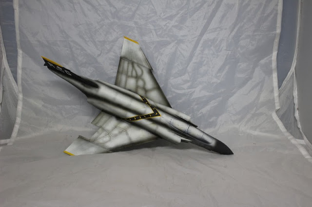 Montage pas à pas du F-4B Phantom II d'eduard au 1/48. F-4B Phantom II,Eduard 1/48, La réalisation de la décoration.