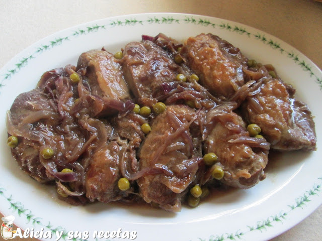 CARRILLERAS DE CERDO ENCEBOLLADAS A LOS DOS VINOS