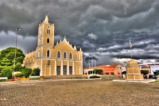 CHUVA DE GRANIZO SURPREENDE CIDADE QUE SOFRE COM SECA NO RN