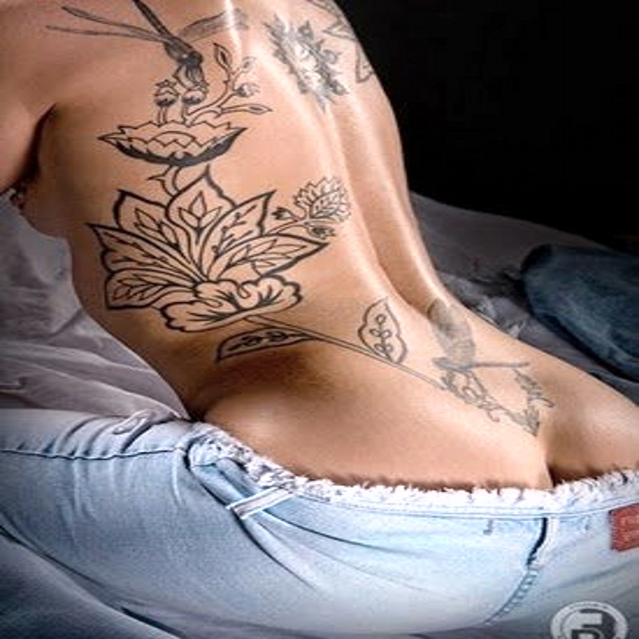 http://2.bp.blogspot.com/-epb6d0NyJFQ/Tszn4zpqfAI/AAAAAAAAASA/PQ26LC-HMqg/s1600/flower-rib-cage-tattofor-girls-87tt2-2exs.com.jpg