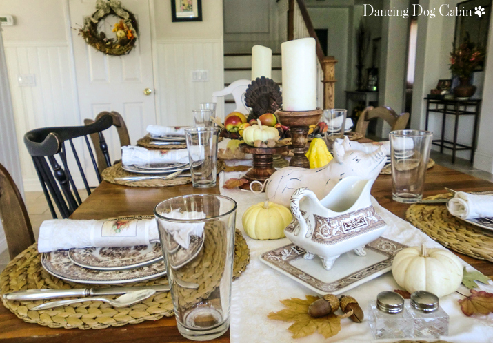 Dancing Dog Cabin: Creating a Rustic and Elegant Thanksgiving Table