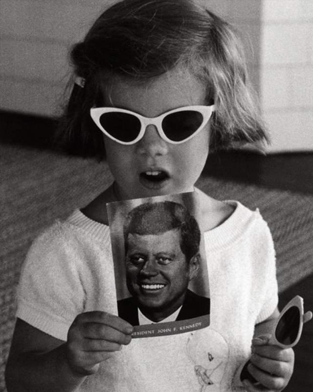 CAROLINE KENNEDY HOLDS A POSTCARD OF HER FATHER