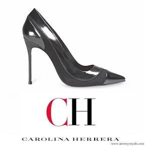 Queen Letizia wore Carolina Herrera black-patent and suede pumps