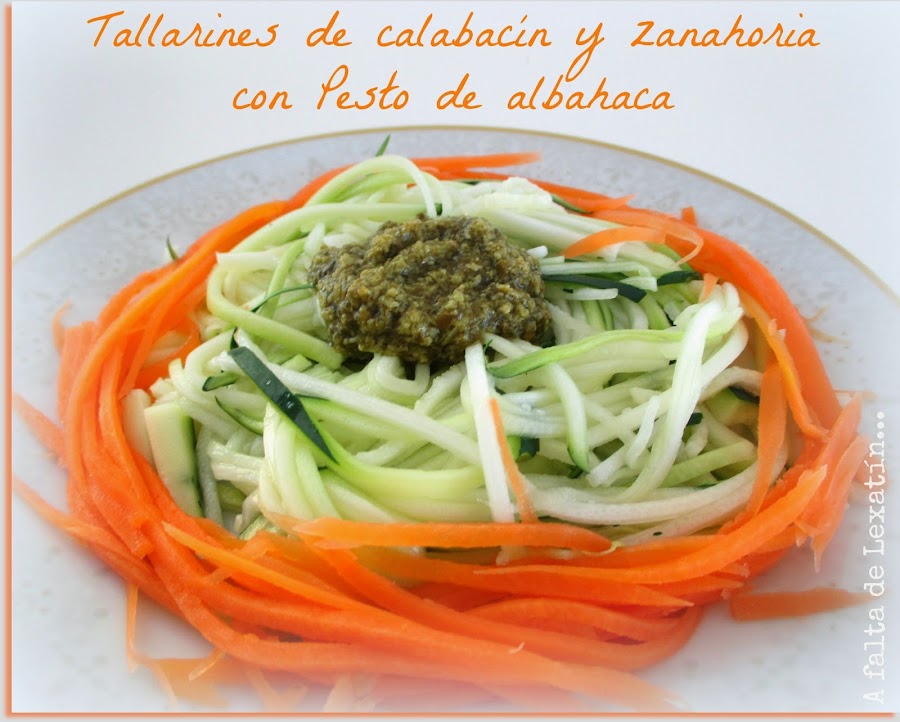 Tallarines de calabacín y zanahoria con pesto de albahaca
