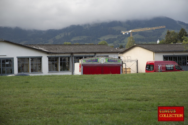 la remorque Kiosque a souvenir du Cirque Knie 2018