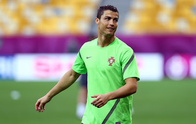 Football Super Star Player: Cristiano Ronaldo Profile and 2013 Latest