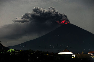 Aeroportu Bali sei loke fali hafoin mudansa hosi diresaun sinza vulkániku nian