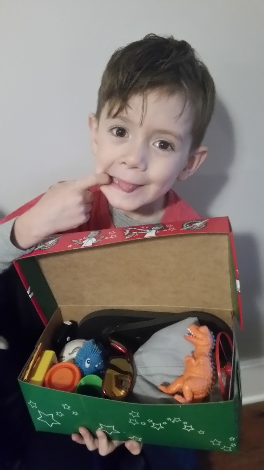 gomommyblogger Operation Christmas Child and Shoe Box Quips