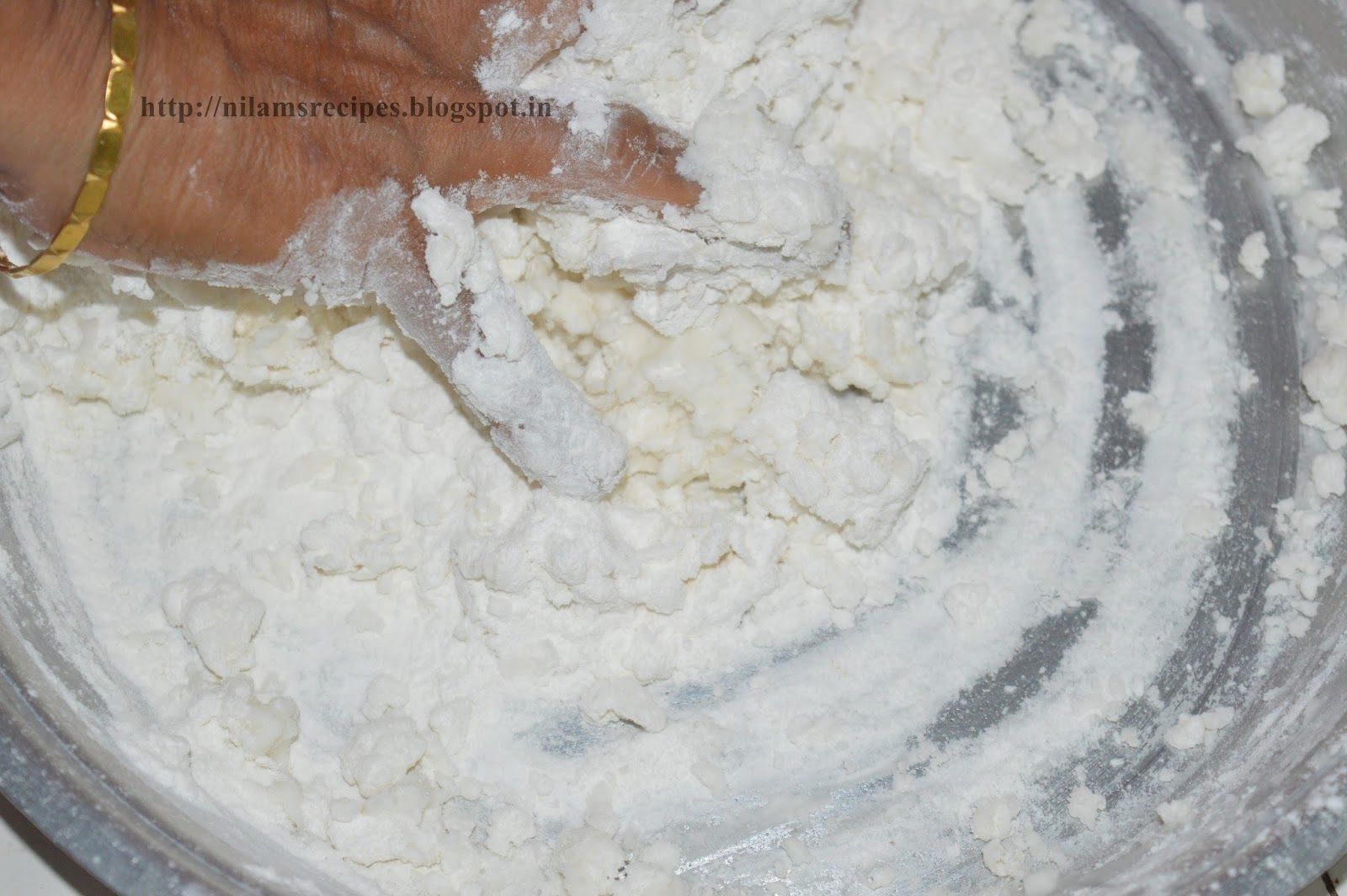 Tandlachi Bhakri Rice Flour Bhakri Traditional Marathi Recipe तांदळाची भाकरी Nilam's Recipes