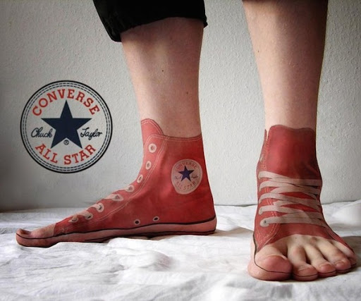 Chuck taylor sapatos de tatuagem