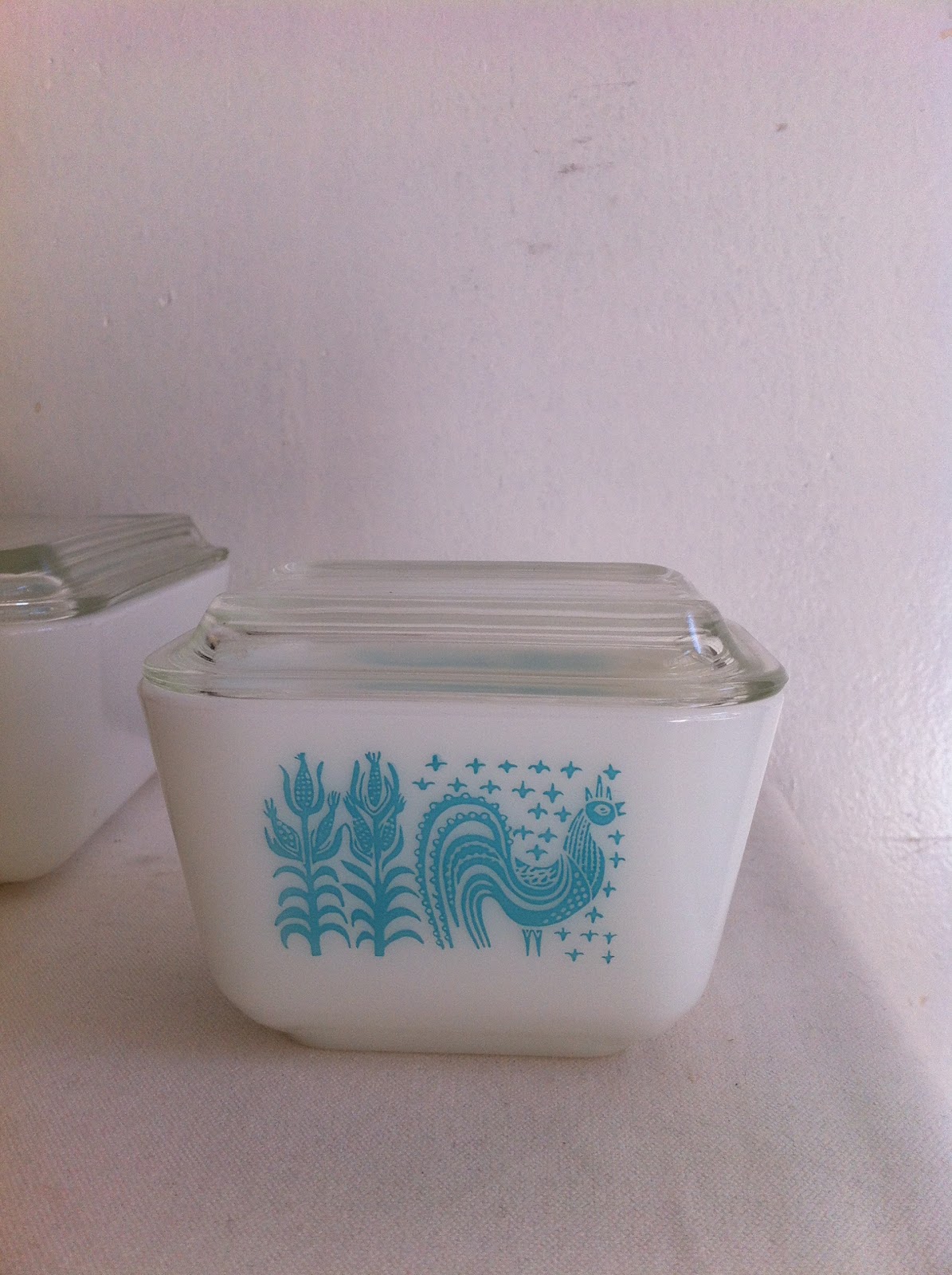 NICE CREATION: Old Pyrex Ref Case