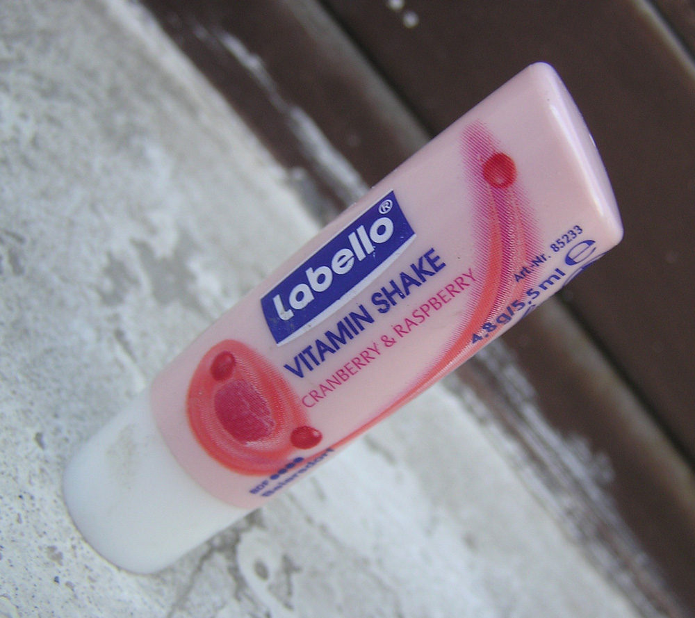 THE REVIEW LabelloGlamorous Gloss Natural & Vitamin Shake Cranberry