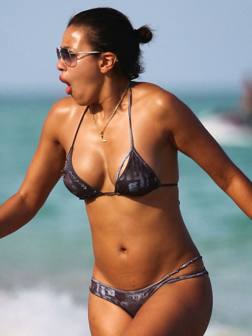 Julissa Bermudez hot Bikini stills at the Beach in Miami (Feb. 27th, 2014)  ~ world actress photos,Bollywood,Hollywood hot actress photos