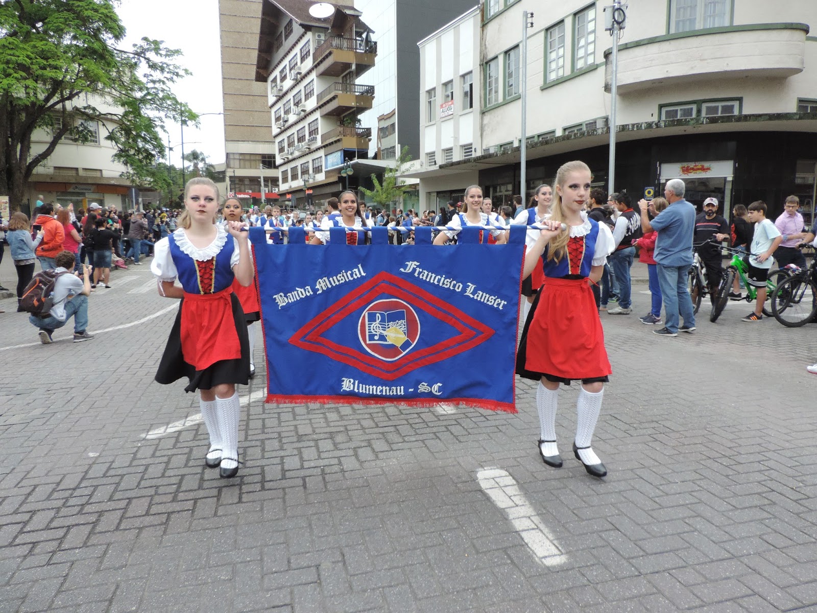 Blog Curtindo Blumenau Desfile de comemoração aos 167 anos de Blumenau, aconteceu neste sábado