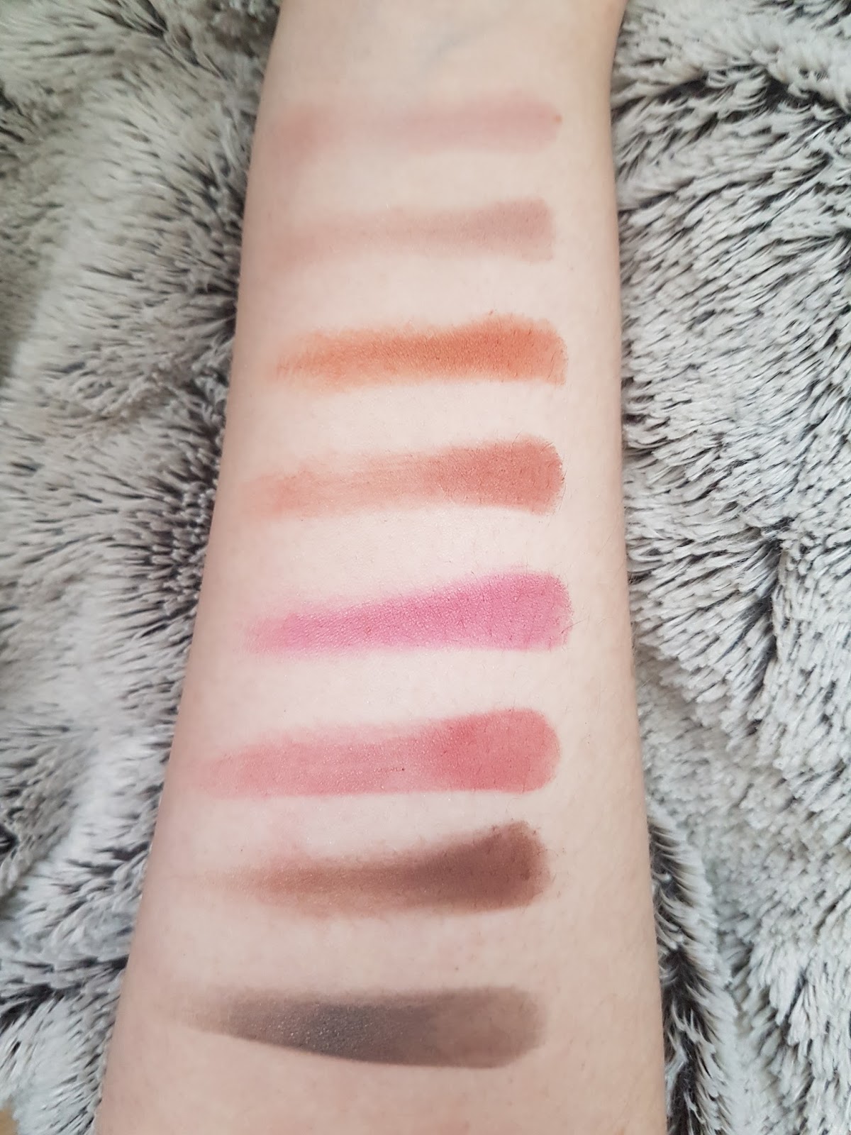 Makeup Revolution Flawless 3 Resurrection Palette Hollie Rose