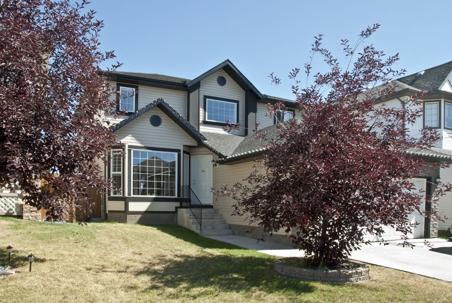 Jan & Eam's News Large Family Home in Crystal Shores, Okotoks
