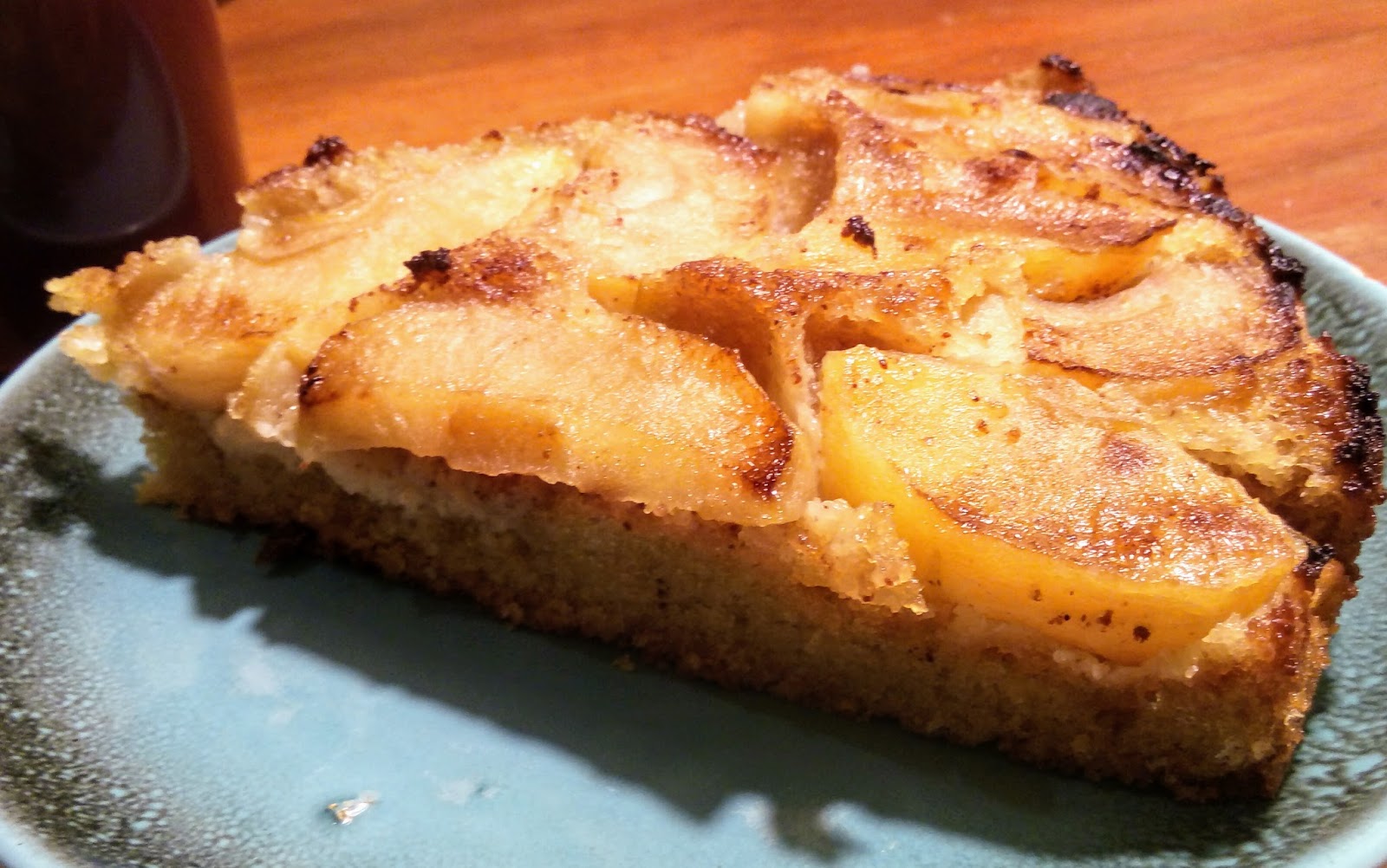 Шарлотка с яблоками простой рецепт на сковороде. Берлинский яблочный пирог. Шарлотка американский пирог. Apple pie (яблочный пирог). Домашний пирог с яблоками в духовке.