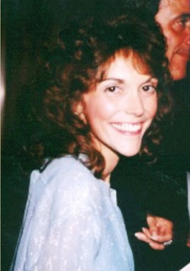 30 Vintage Photos of a Lovely Karen Carpenter From Between the Late