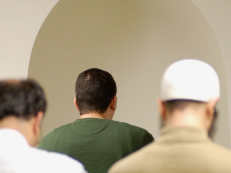 Masih Sering Telat Shalat Jamaah? Shalat itu Ditunggu, Bukan Menunggu! Masih Sering Telat Shalat Jamaah? Shalat itu Ditunggu, Bukan Menunggu!