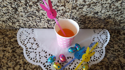 Bunny decorated straws for Easter - with free printable Bunny decorated straws for Easter - with free printable
