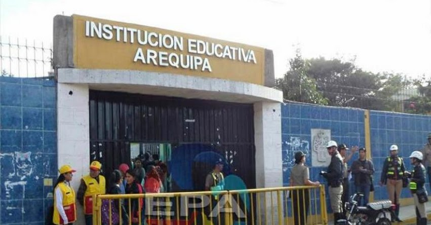 Policía detiene a maestro por pedir S/. 40 a escolar para aprobar curso Policía detiene a maestro por pedir S/. 40 a escolar para aprobar curso