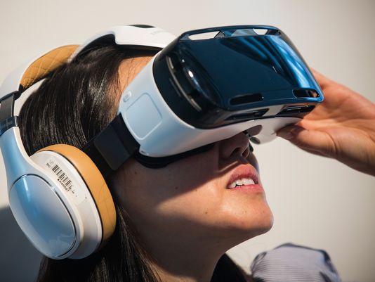Samsung Gear VR makes virtual reality available to more consumers