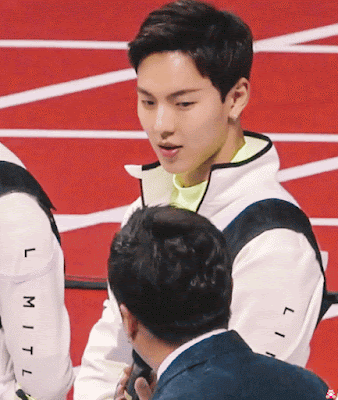 어깨랑 등빨 하나는 진짜 출중한 남돌.jpggif (약후방주의?) | 인스티즈