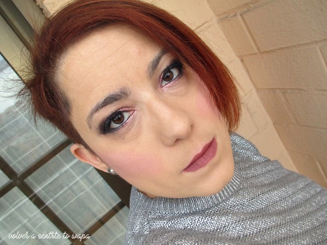 Maquillaje con glitter morado