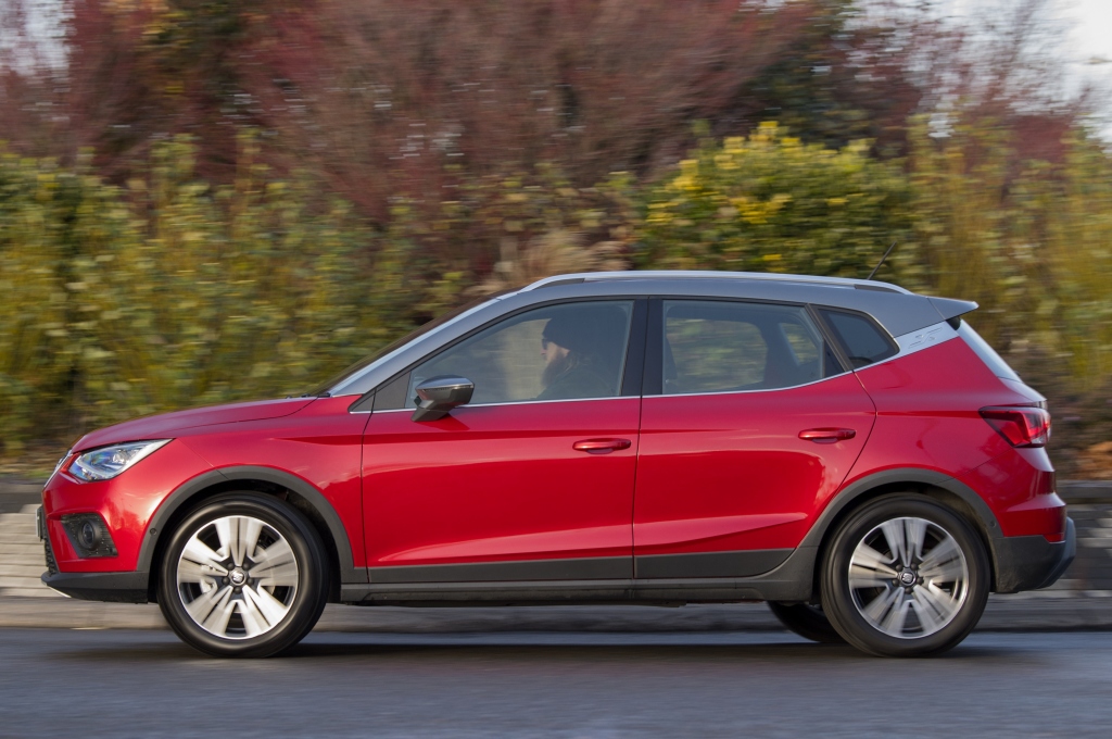 Seat Arona Rojo Techo Gris Idea Sala De Estar