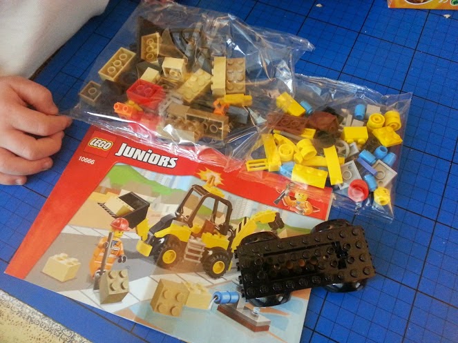 LEGO Juniors Easy to Build Digger set 10666 review pack contents
