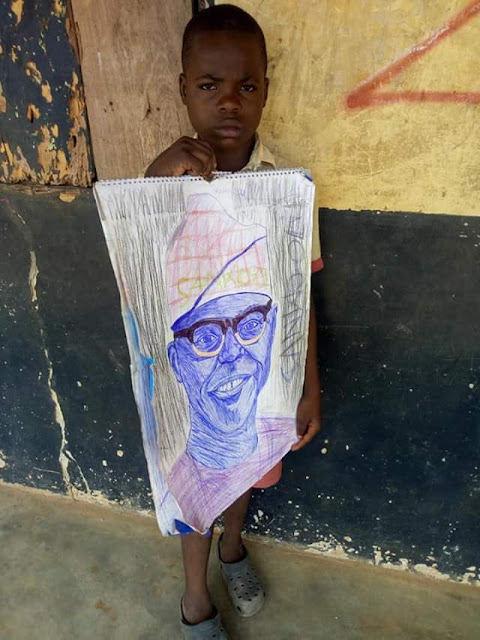  Photos: Primary school pupil hailed on social media for sketching President Buhari, Sanwo-Olu with a pen