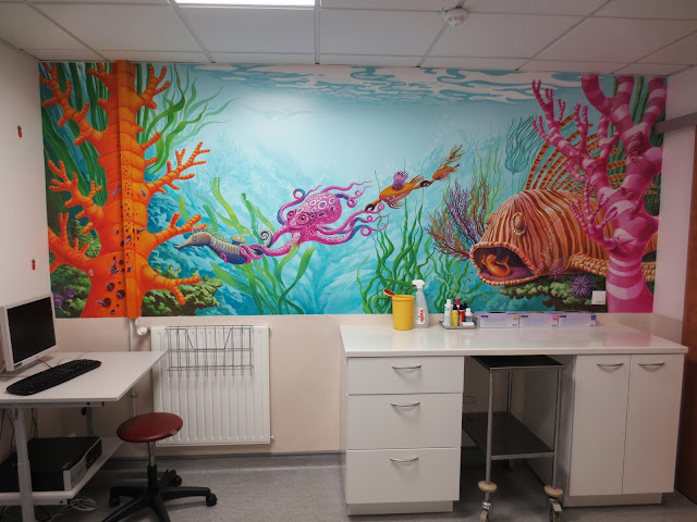 Peinture fresque pédiatrie urgences pédiatriques Hôpital Castres Mazamet Tarn monde sous-marin hippocampe pieuvre poissons