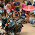 LEM: Motorista não respeita sinalização – PARE – e colide contra motocicleta deixando carona ferida com fratura exposta no bairro Santa Cruz