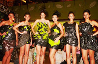 Ambiental Fashion III -2011                       Feito Com Saco de Lixo