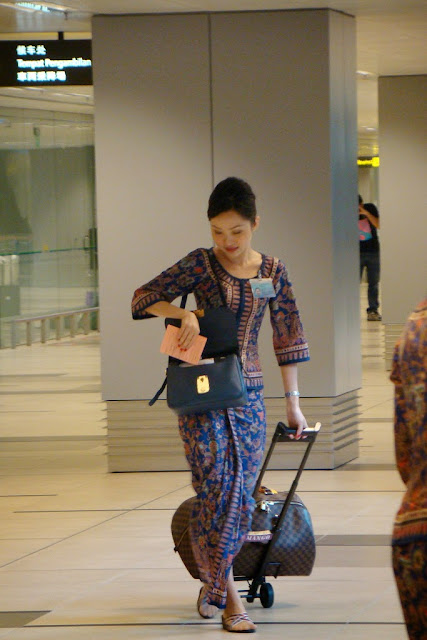 Cabin Crew Photos: Singapore Airlines Flight Attendant Photos