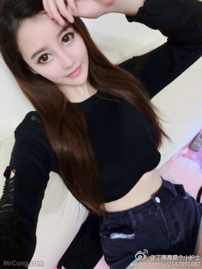 Cute selfie of ibo 高高 是 个小 护士 on Weibo (235 photos)